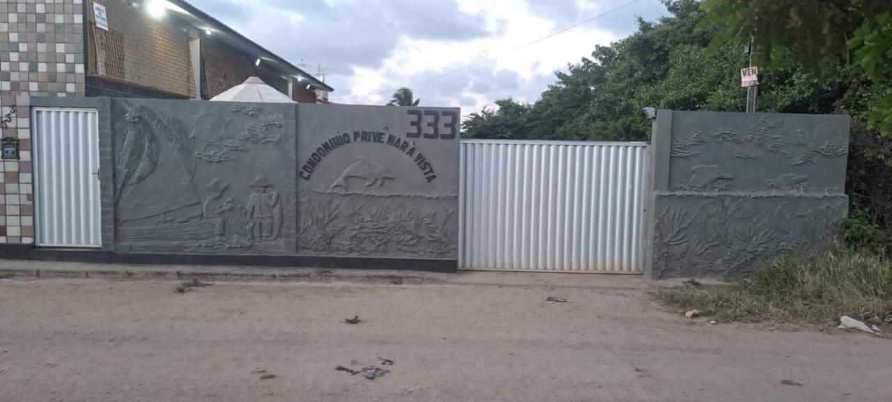 Flat no Forte com piscinas ar condicionado 50 metros da praia estacionamento zelador acomoda até 8 pessoas e ambiente familiar. in Itamaraca, Brasil