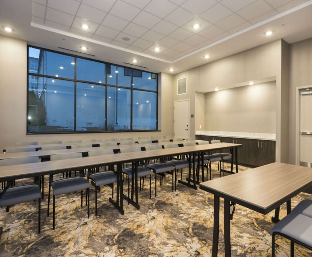Hampton Inn & Suites Minneapolis University Area - photo 24