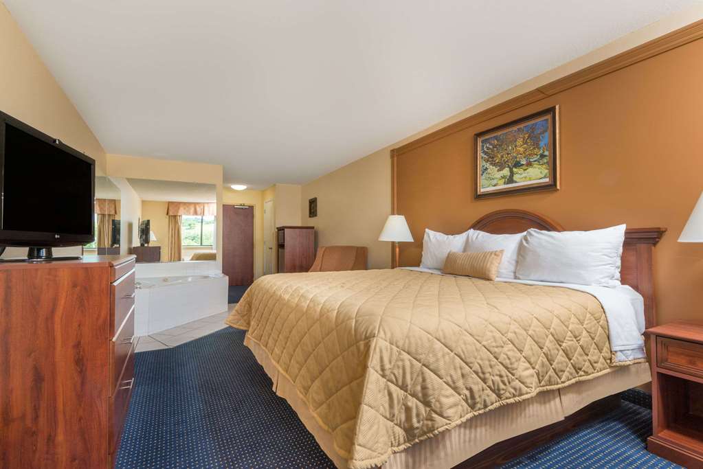Ramada by Wyndham Catlettsburg Ashland - photo 17