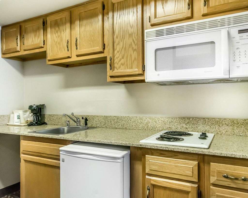 Quality Inn & Suites University Airport - photo 11