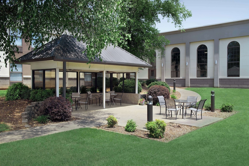 Hampton Inn Russellville - photo 54