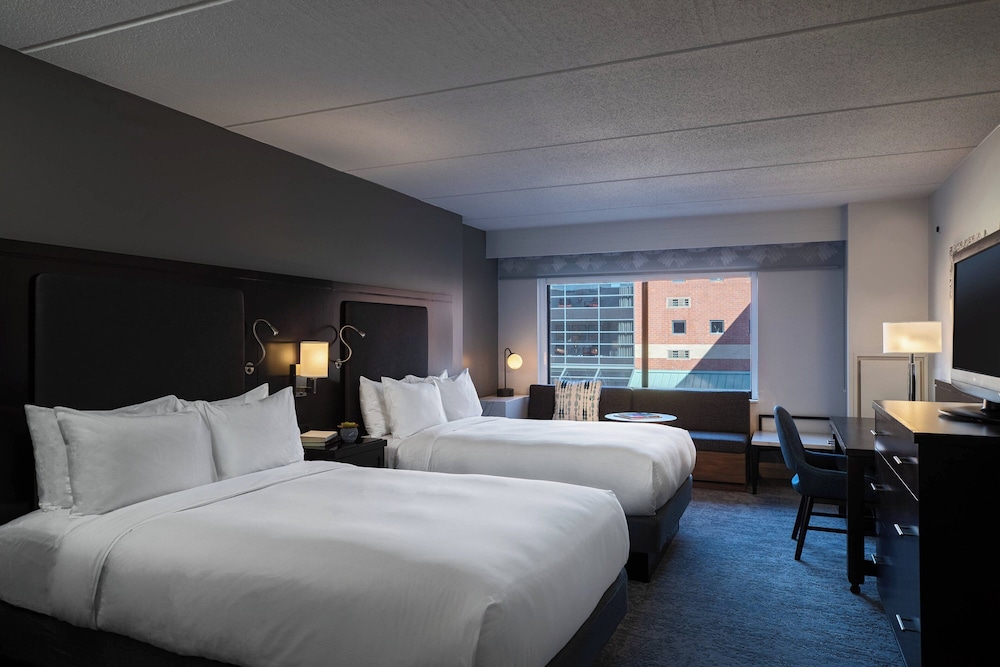 The Baronette Renaissance Detroit Novi Hotel - photo 8
