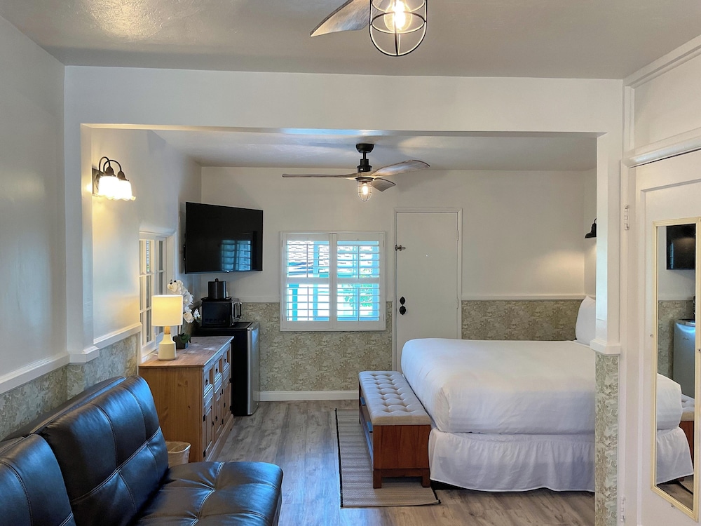 Carmel Green Lantern Inn - photo 57