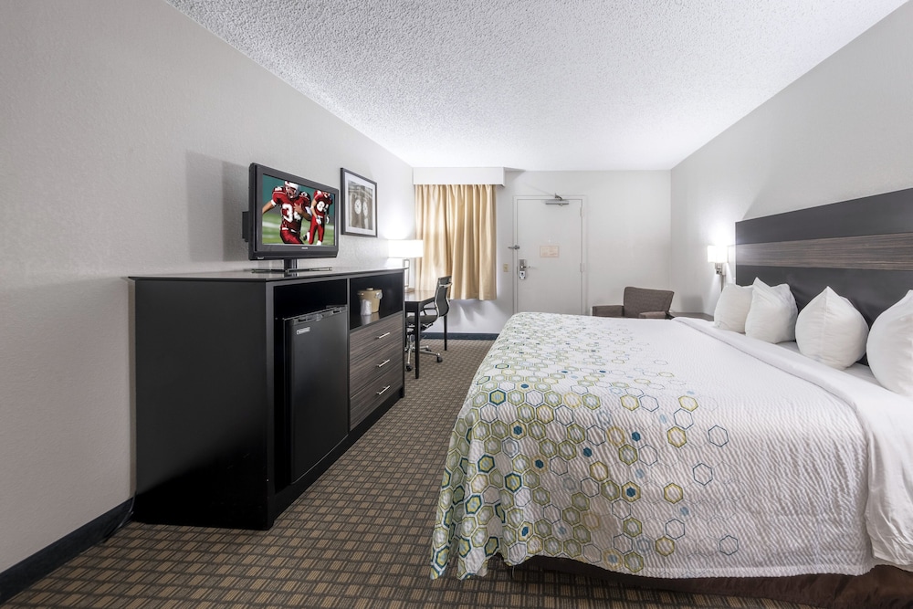 HomeTown Inn by Red Roof East Syracuse - photo 20