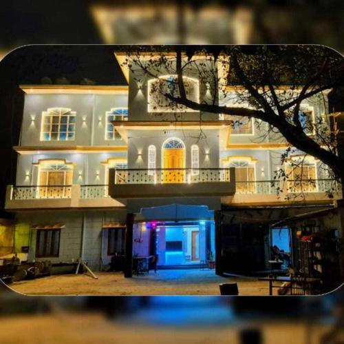 Hotel O by OYO Saraswati Palace in Ajodhya, India