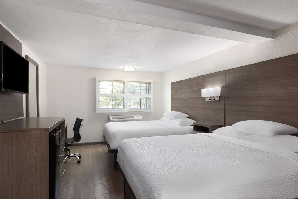 Ramada by Wyndham Medford Airport North - photo 24