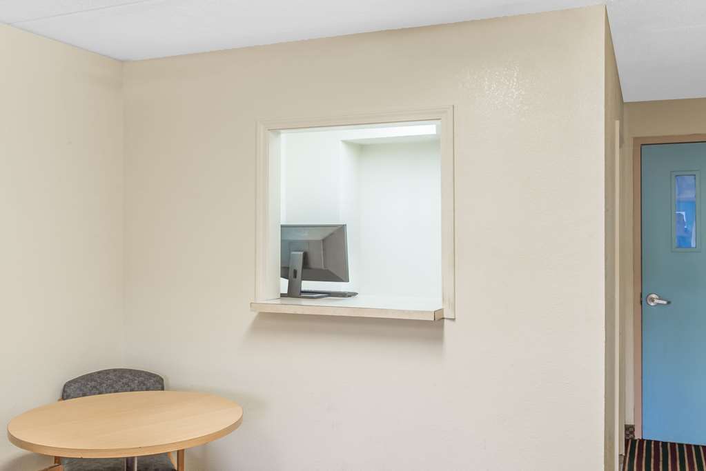 Knights Inn Dayton at Poe Ave - photo 4