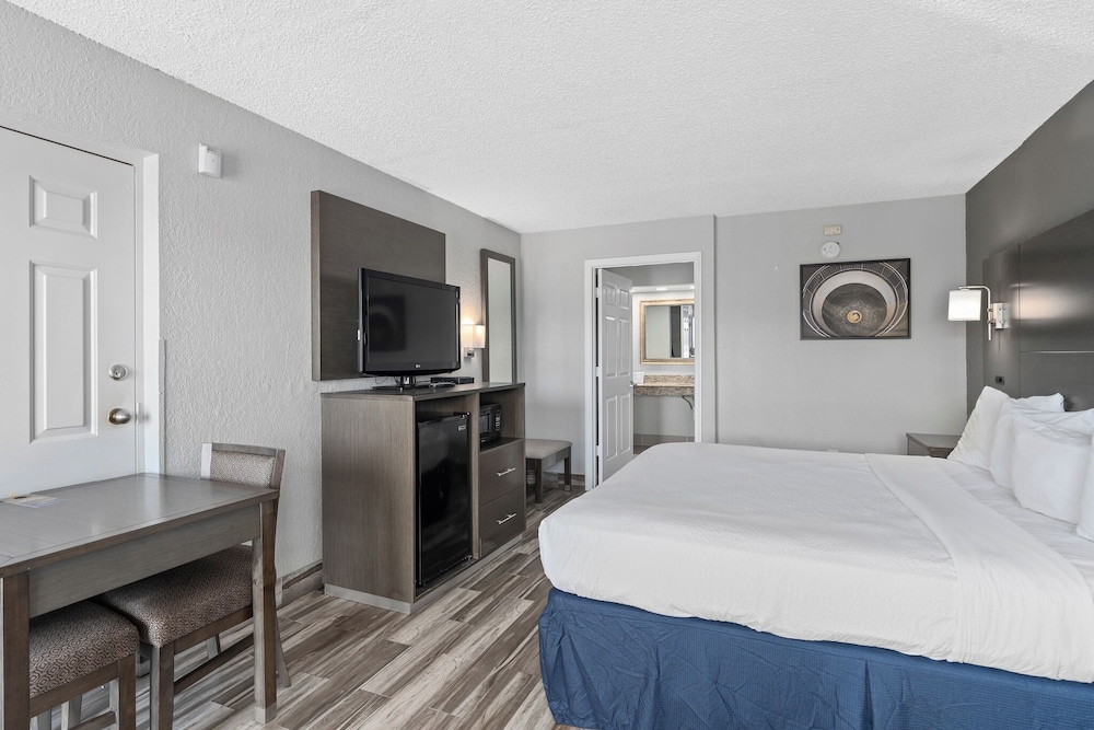 Baymont by Wyndham Orlando East - photo 16