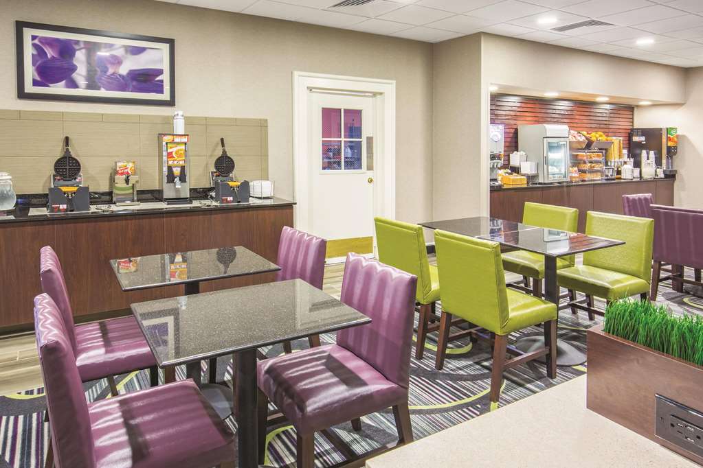 Howard Johnson by Wyndham Sacramento Downtown - photo 42