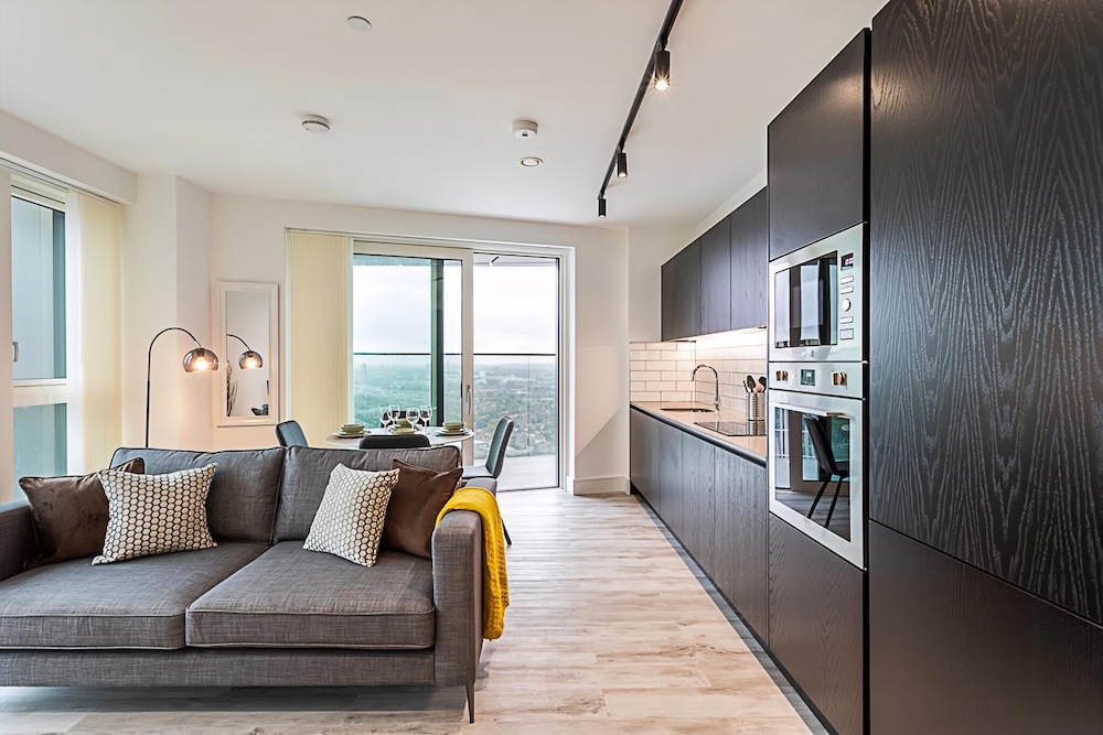 Icon Tower Flat II - carbon neutral hotel in London