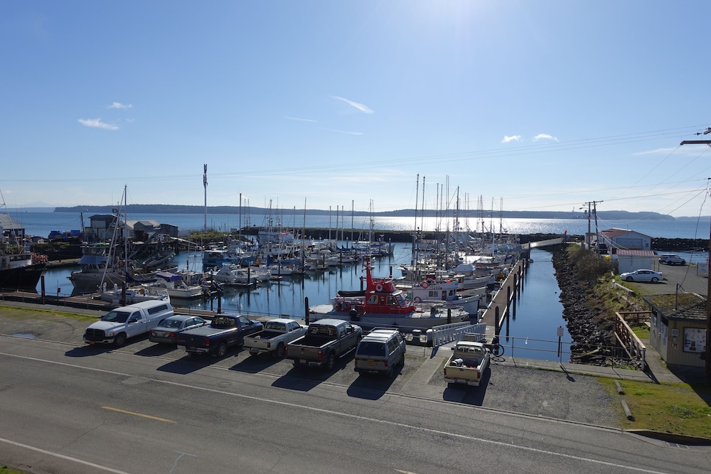 Harborside Inn - photo 30
