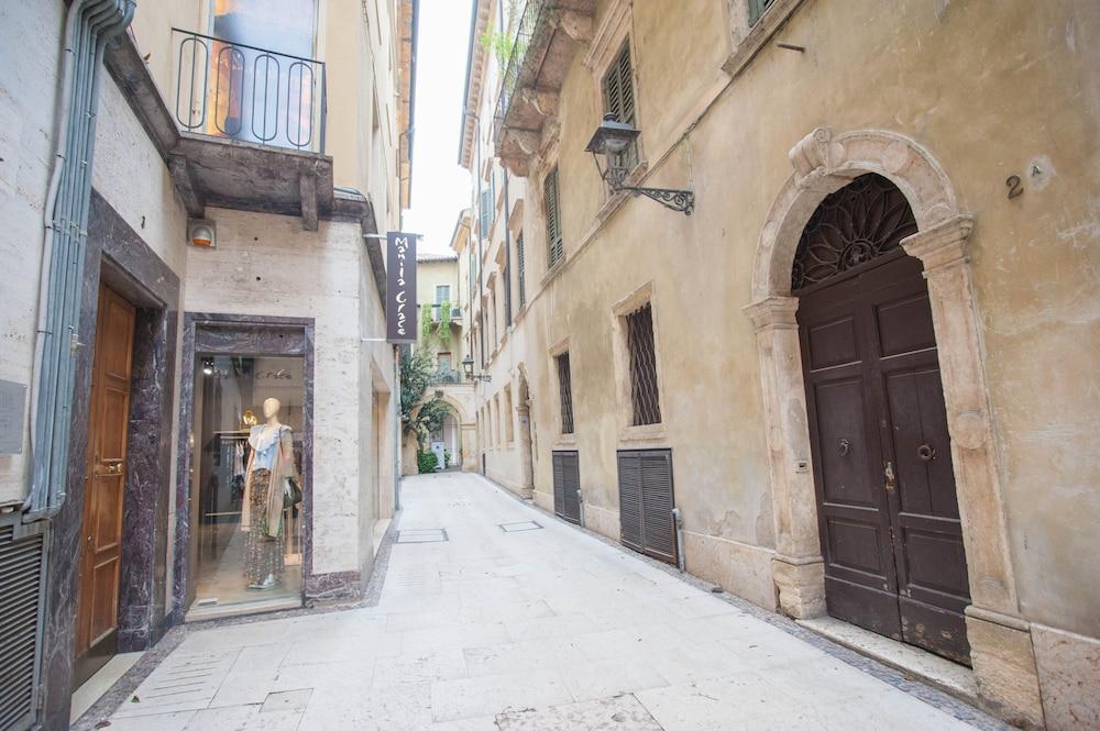 Palazzo Zeiner Mazzini Apartments — 4-Star Luxury Hotel in Verona, Italy