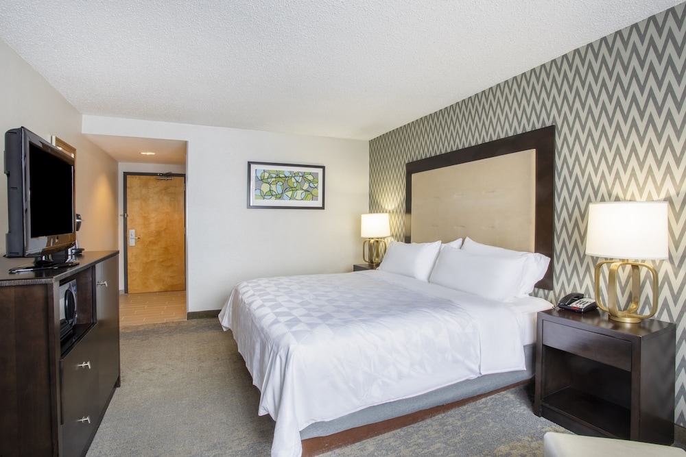 Holiday Inn & Suites Parsippany Fairfield by IHG - photo 3