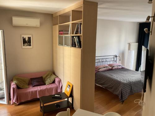 Sam's Central & Cosy Studio Apartment by the Old Town — 4-Star Luxury Hotel in Florence, Italy