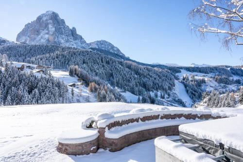 Chalet Villa Carolina — 4-Star Luxury Hotel in Selva, Italy