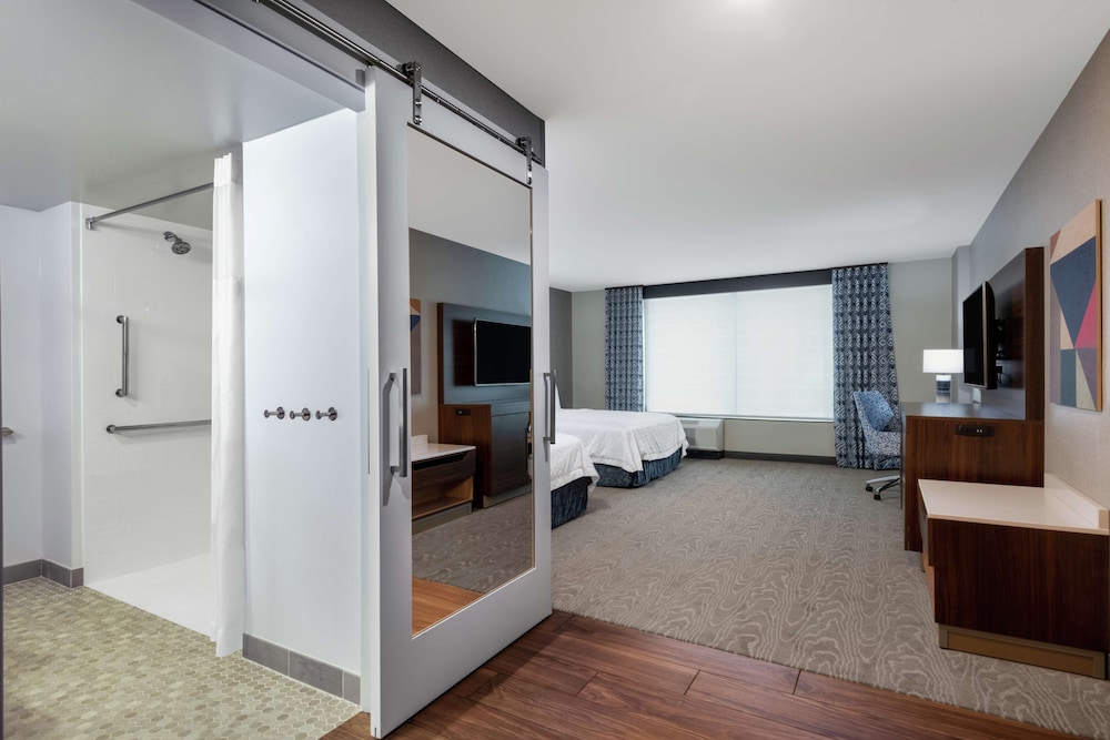 Hampton Inn & Suites Fort Wayne Downtown - photo 10