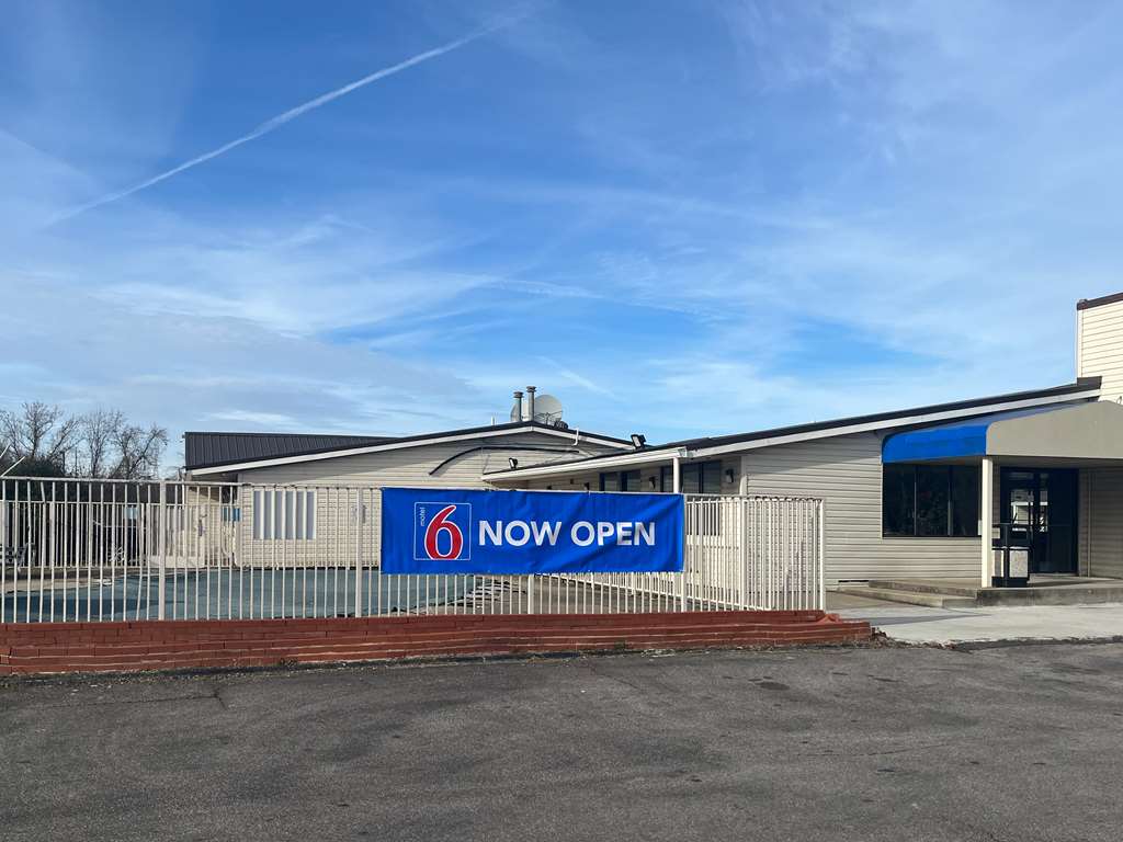 Motel 6 Cross Lanes WV Goff Mountain Rd - featured photo