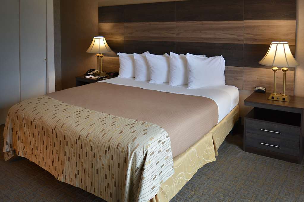 Clarion Hotel Philadelphia International Airport - photo 12