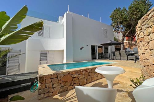 Casa Palm Tree — 4-Star Luxury Hotel in Sant Josep De Sa Talaia, Spain