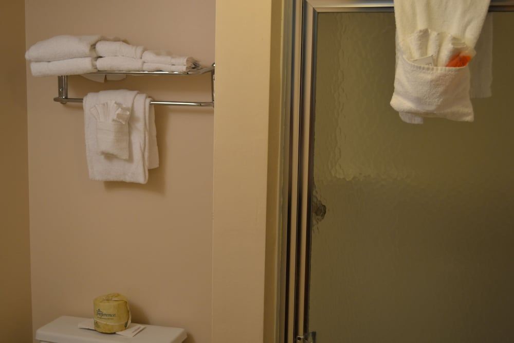 Henniker Motel - photo 7