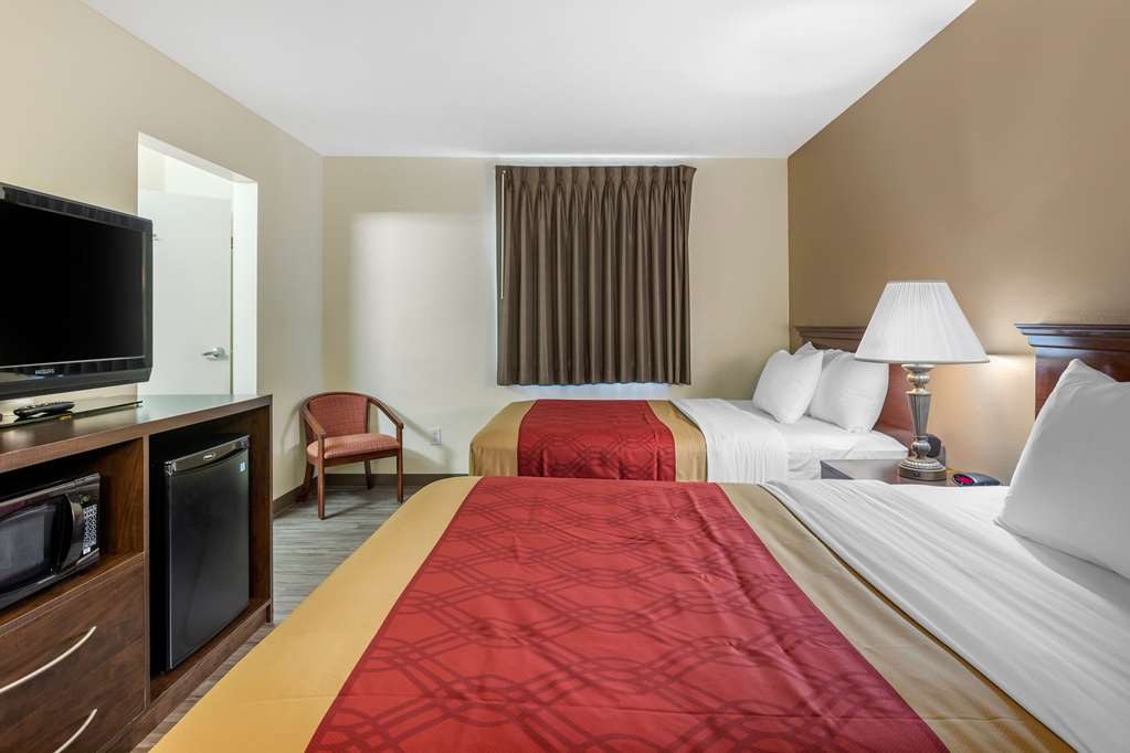Econo Lodge Inn & Suites Des Moines Fairgrounds Area - photo 11
