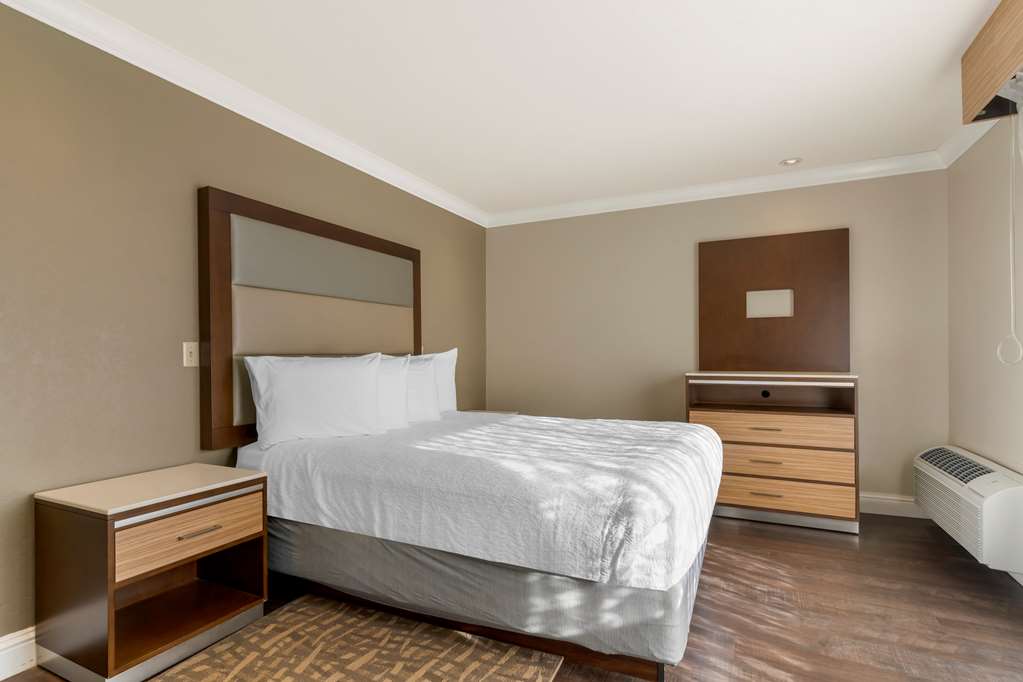 Best Western Plus Forest Park Inn - photo 27