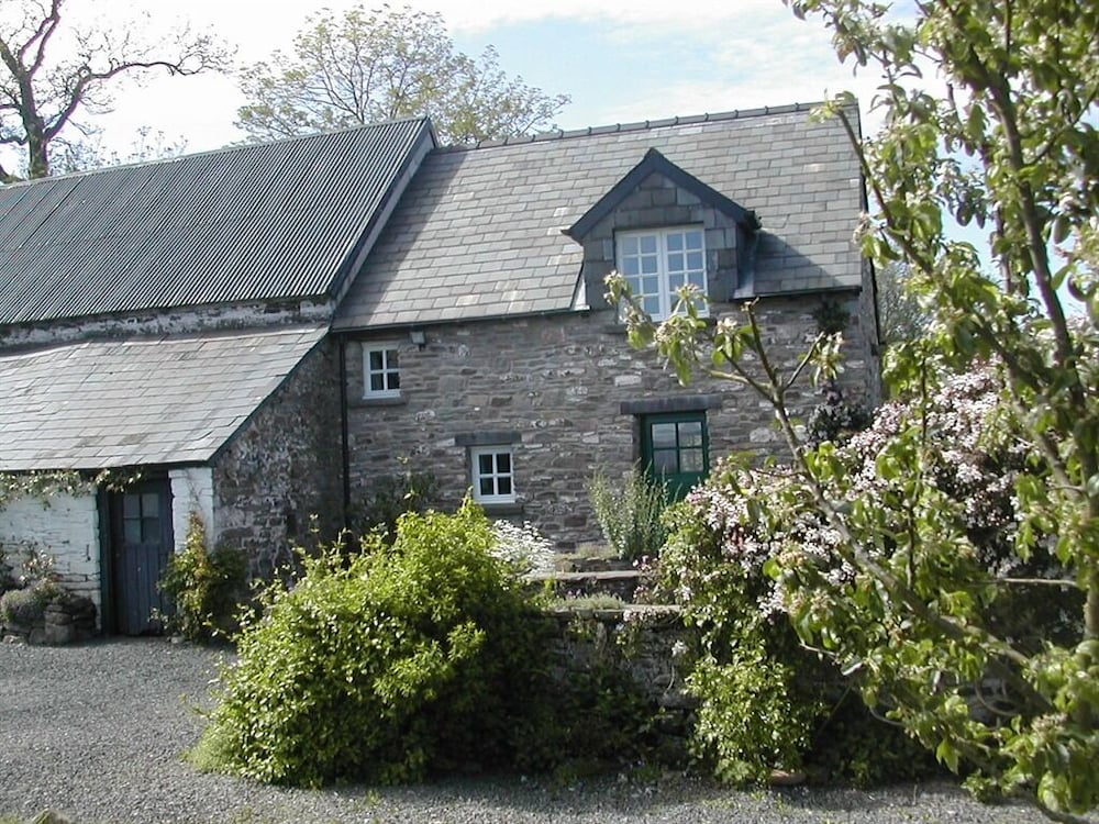Alltybrain Farm Cottages and B&B — 4-Star Luxury Hotel in Brecon, United Kingdom