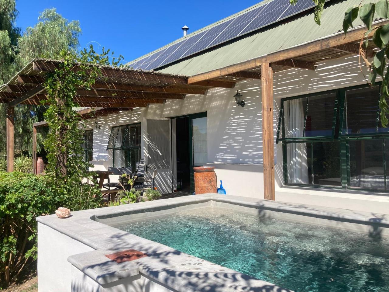Pepper Tree Cottage — 4-Star Luxury Hotel in De Rust, South Africa