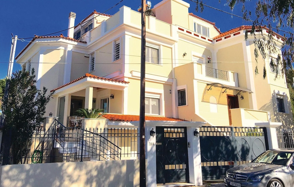 Awesome Home in Nea Makri With Wifi and 3 Bedrooms — 4-Star Luxury Hotel in Marathonas, Greece