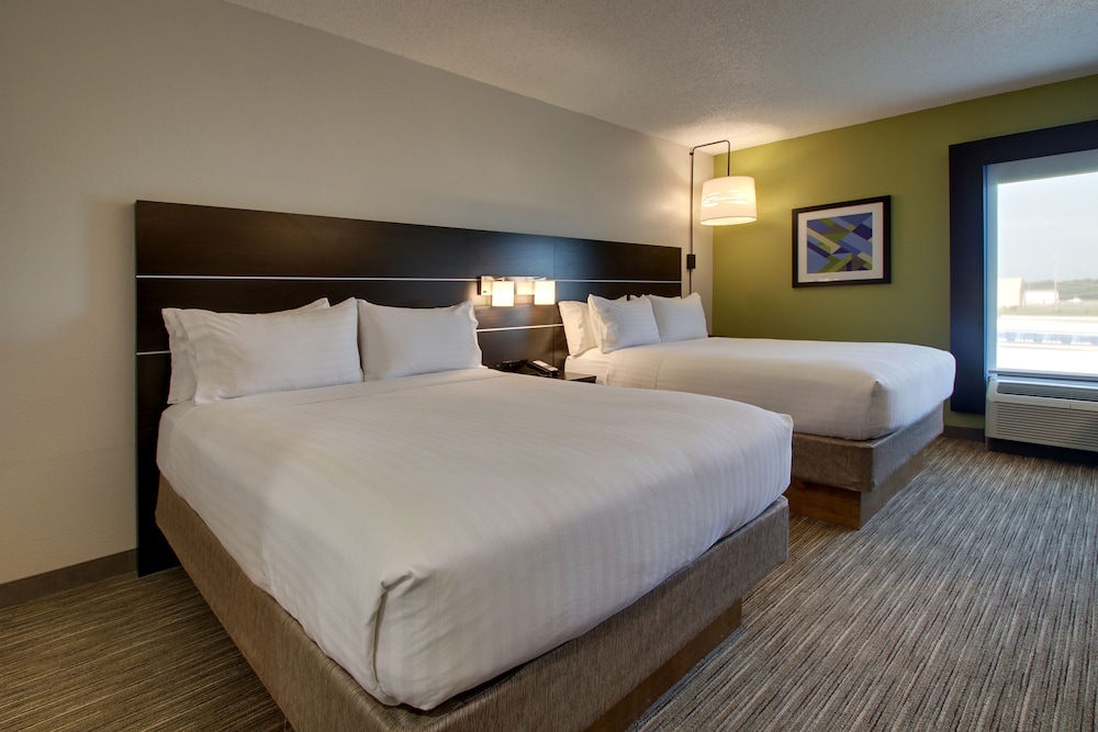 Holiday Inn Express & Suites Lebanon by IHG - photo 16