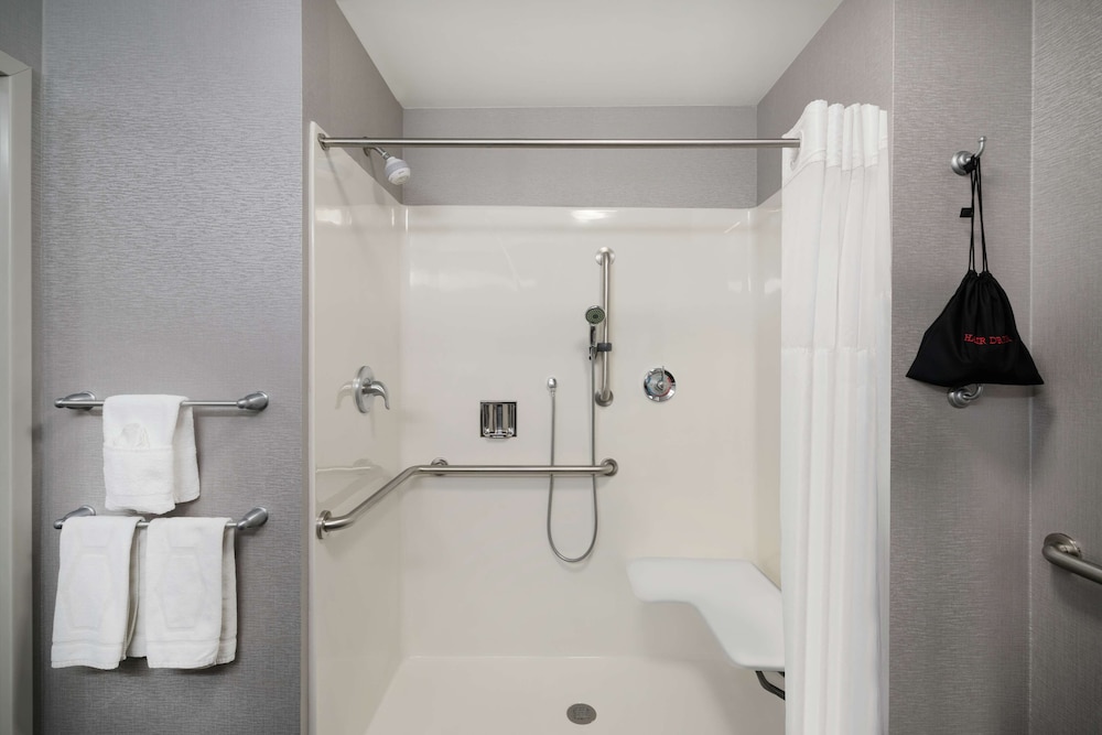 Hampton Inn & Suites Roanoke Airport - photo 30