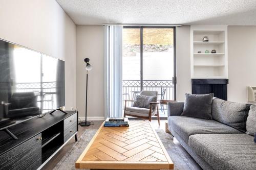 Westwood 1Br W Gym Pool Spa Nr Ucla Lax 265 — 4-Star Luxury Hotel in Los Angeles, United States
