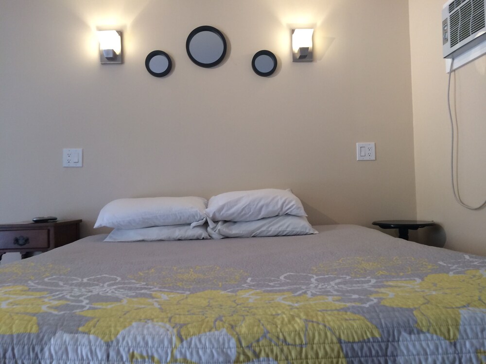 Emerald Isle Motel - photo 11