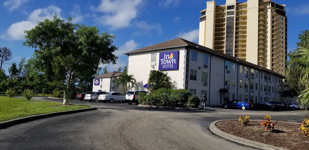 InTown Suites Extended Stay Fort Myers - photo 30