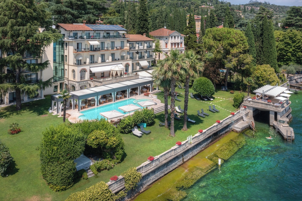 Villa Capri — 4-Star Luxury Hotel in Gardone Riviera, Italy