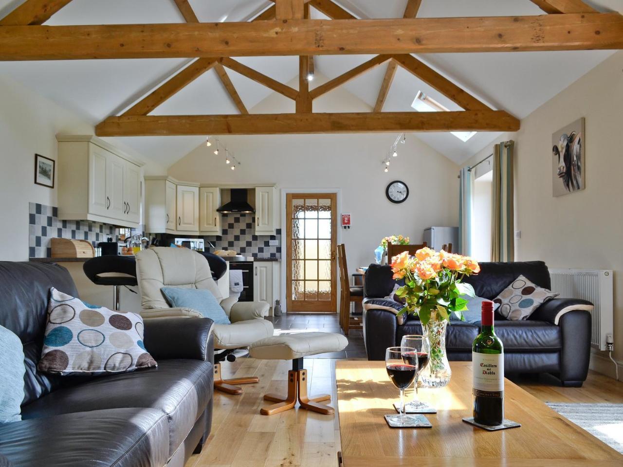 Llanlliwe Cottage — 5-Star Luxury Hotel in Whitland, United Kingdom