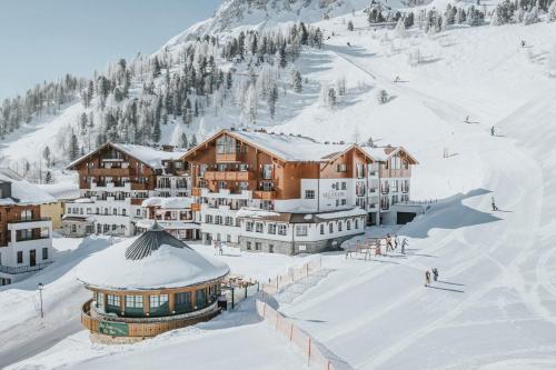 Superior Hotel Schneider Ski in & Ski out — 4-Star Luxury Hotel in Untertauern, Austria