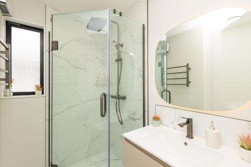Brand New 3BR Home with Parking — 4-Star Luxury Hotel in Christchurch, New Zealand