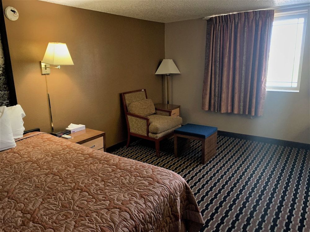 Travelodge Yankton - photo 2
