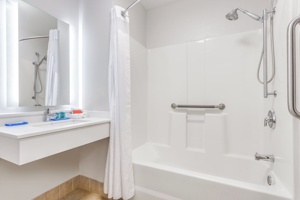 Holiday Inn Express & Suites Eau Claire North by IHG - photo 15