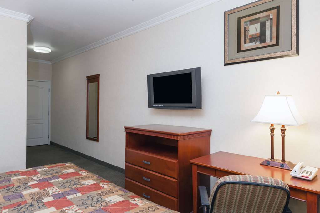 Howard Johnson By Wyndham Bakersfield CA - photo 4