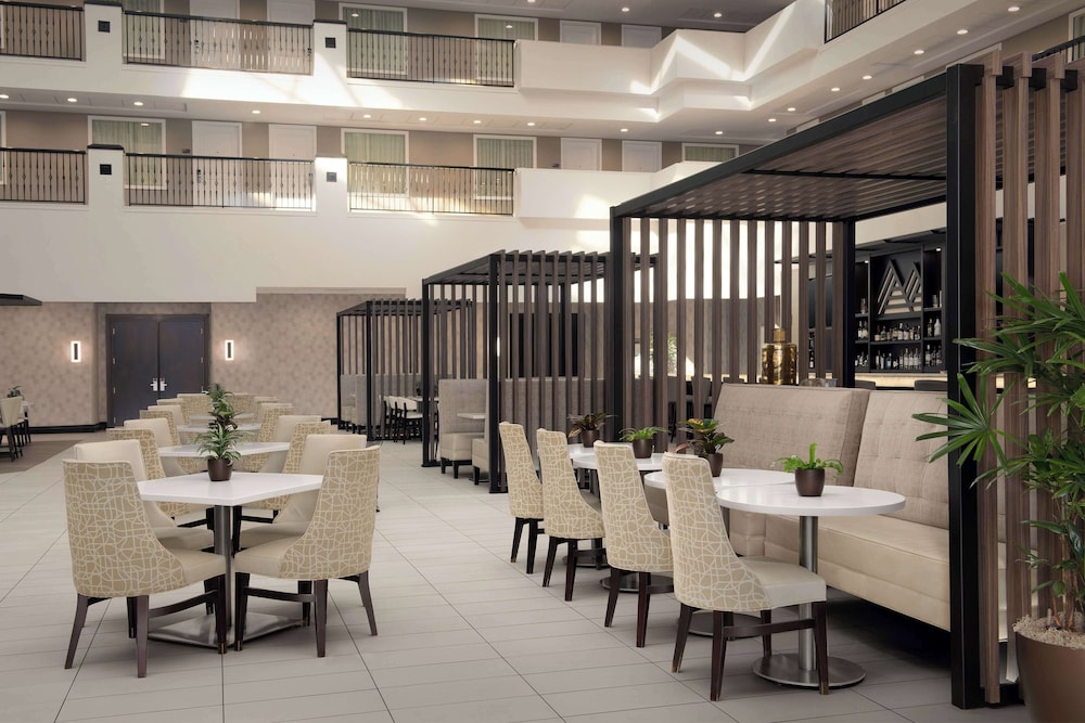 Embassy Suites La Quinta Hotel & Spa - photo 4