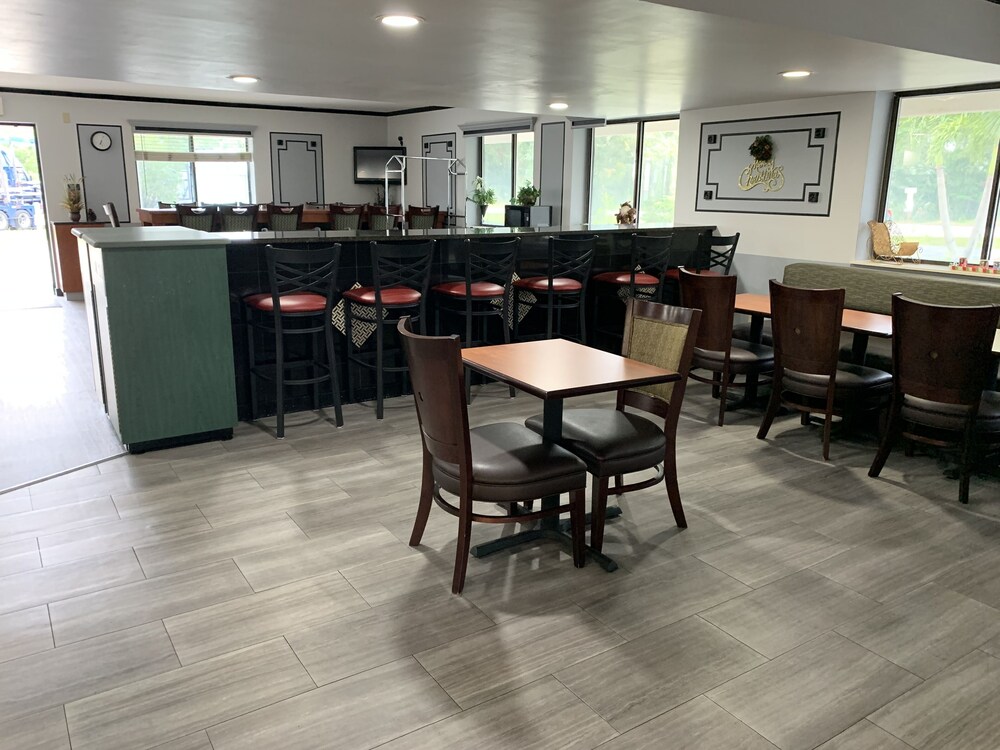 Super 8 by Wyndham Naples - photo 22