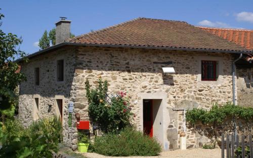Les Moissonneurs - carbon neutral hotel in Unknown City