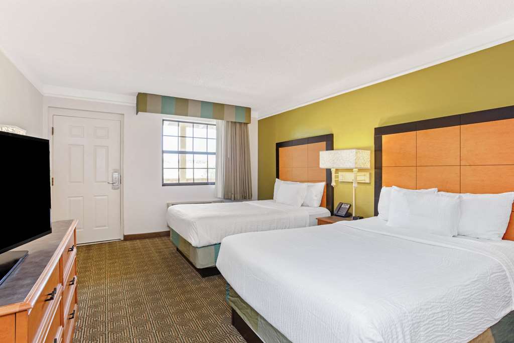 La Quinta Inn by Wyndham Orlando Airport West - photo 12