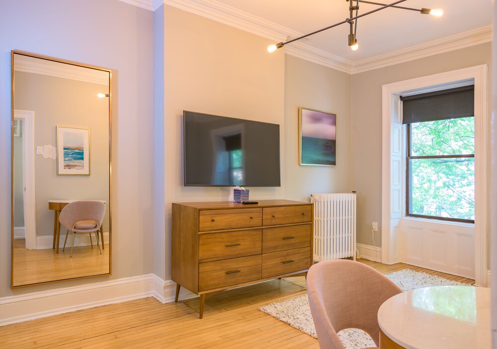 Deedee's Brownstone Van Vorst Park - photo 9