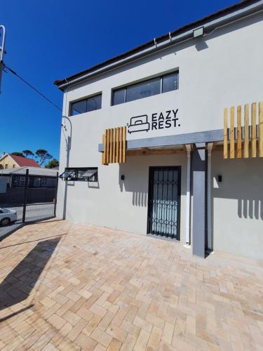 Eazy Rest - carbon neutral hotel in Unknown City