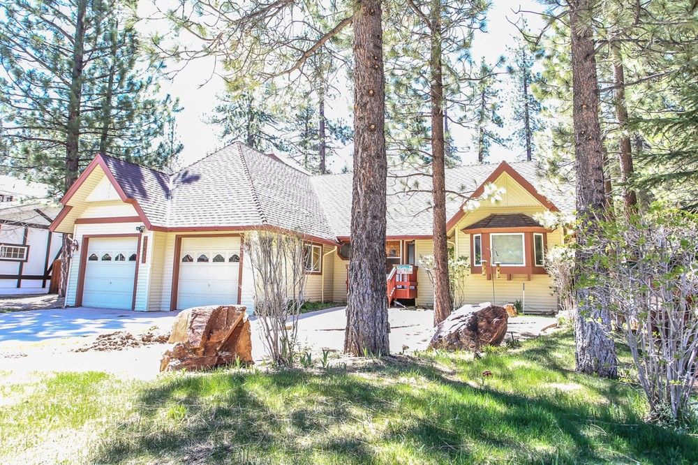 A Jack and Tens Resort in Big Bear Lake, United States