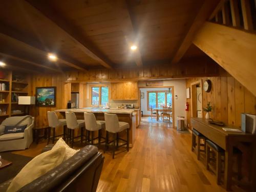FamilyfunCabin — 4-Star Luxury Hotel in Tahoma, United States