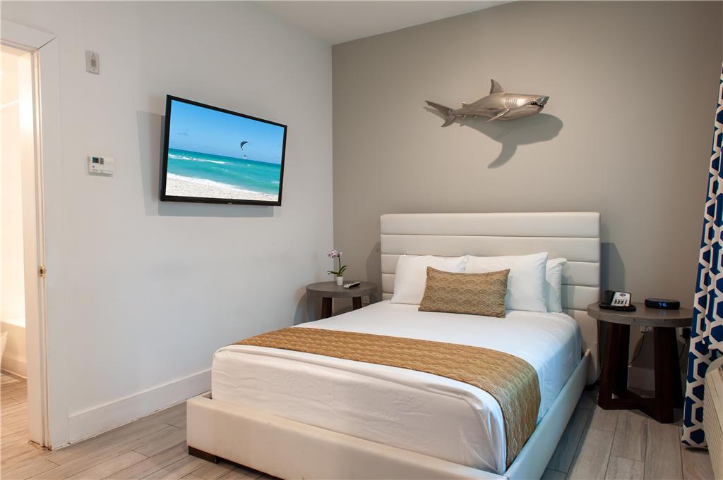Oceanside Hotel and Suites - photo 11